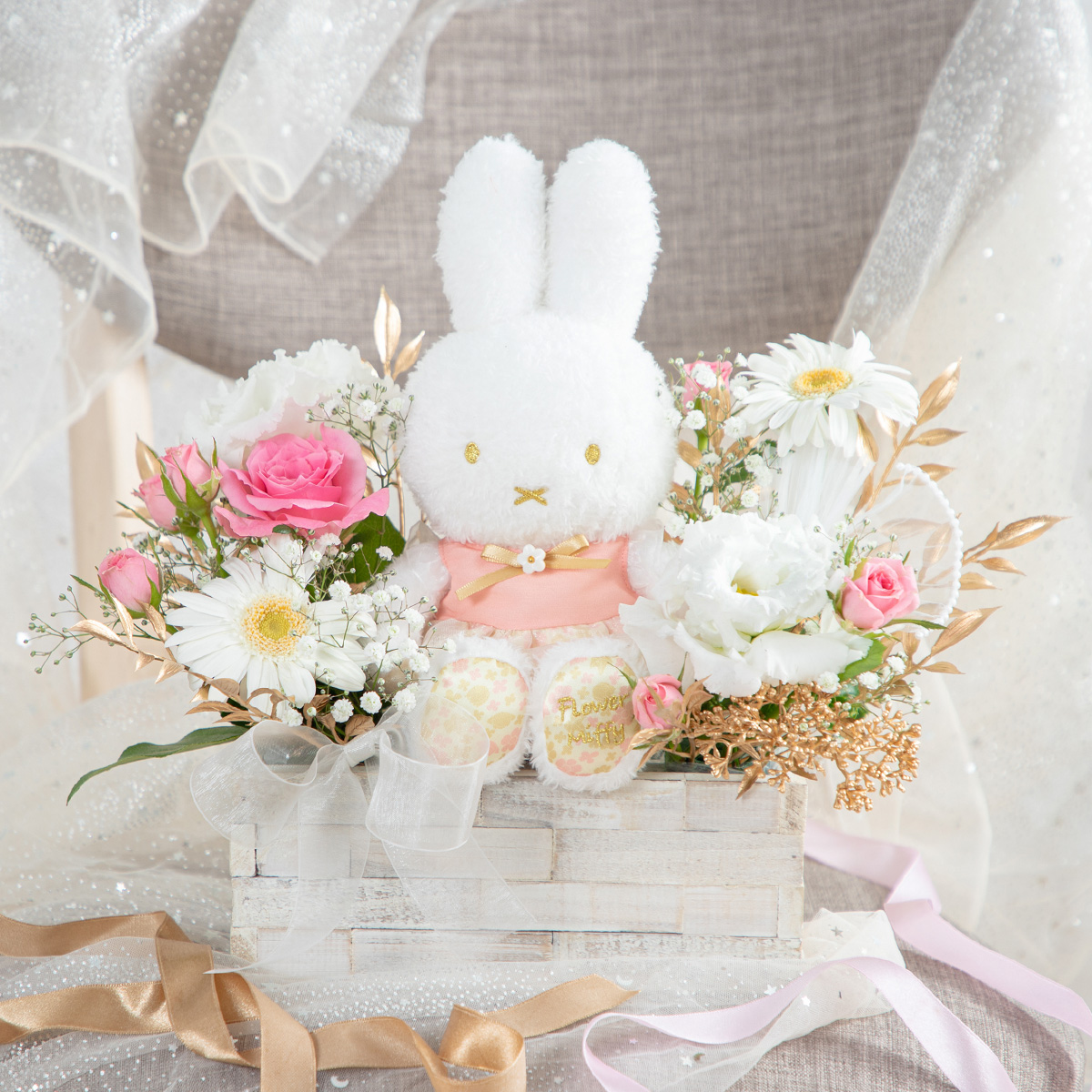 ハンドメイド ぬいぐるみ うさぎ 花飾りかご付き 直送商品A】ほわほわぬいぐるみアレンジ 花かさね | ミッフィーのお